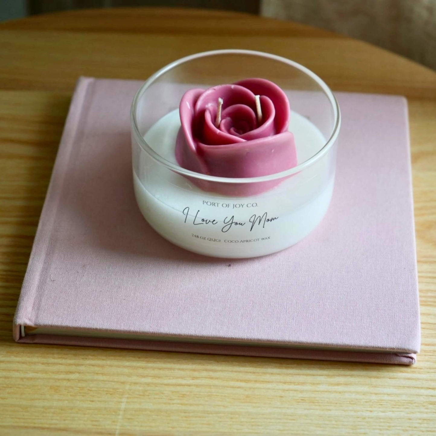 I love you mom candle gift. lifestyle photo