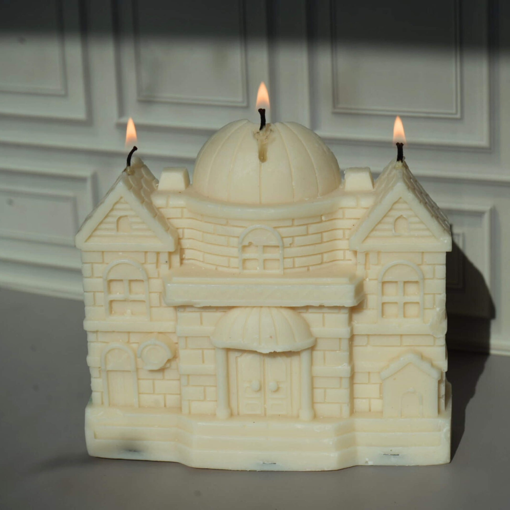 lifestyle photo of the castle candle