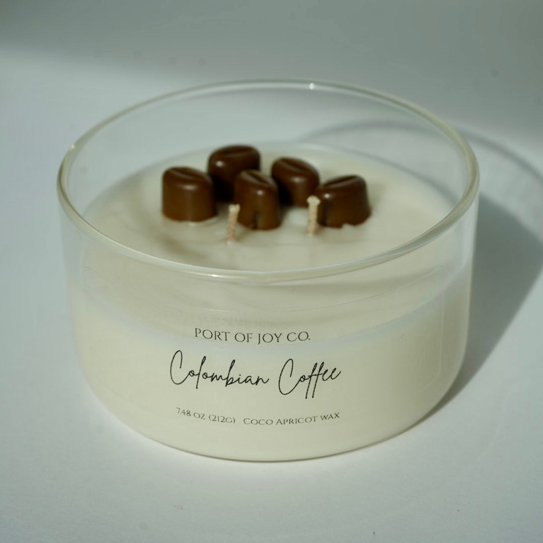 Gourmand coffee candle with the warm aroma of roasted coffee, sugar, and cream.