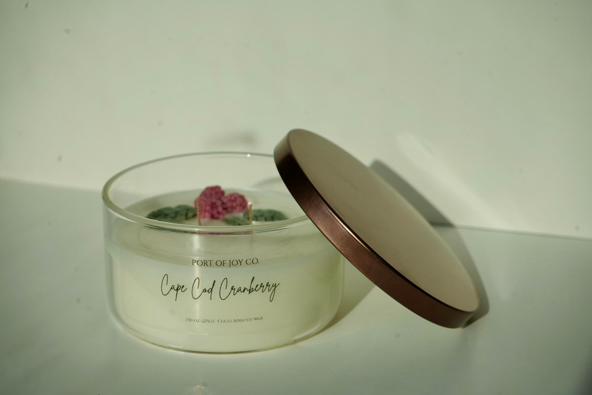 Cranberry scented candle with a festive Christmas fragrance