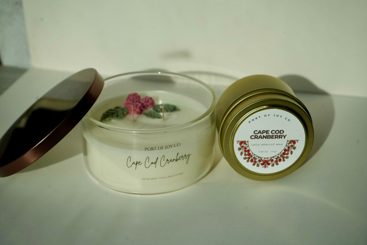Cozy cranberry holiday candle for fall and winter
