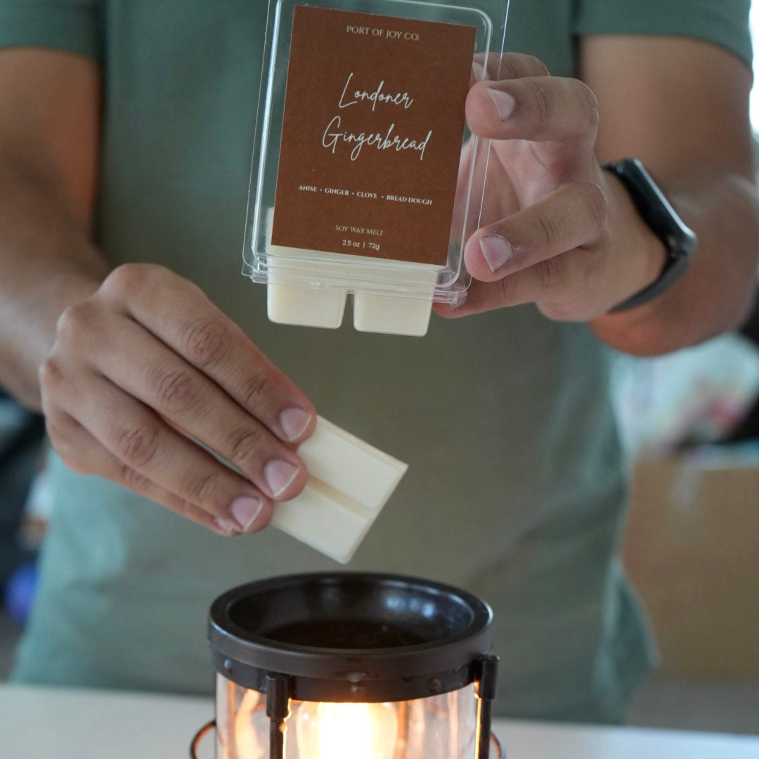 customer trying our londoner gingerbread wax melt
