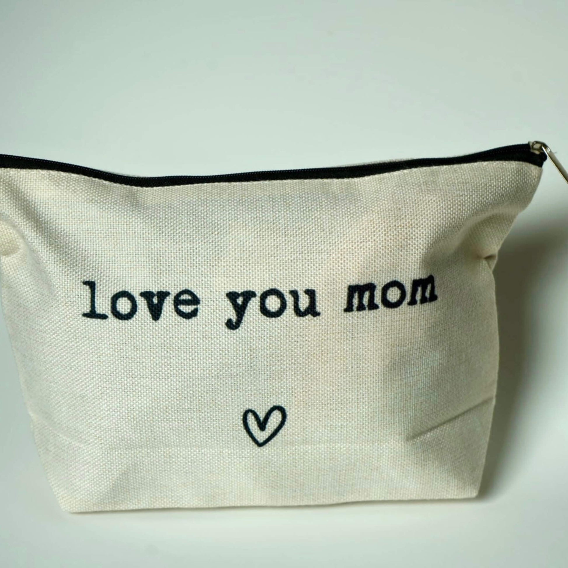 front picture of i love you mom makeup bag.
