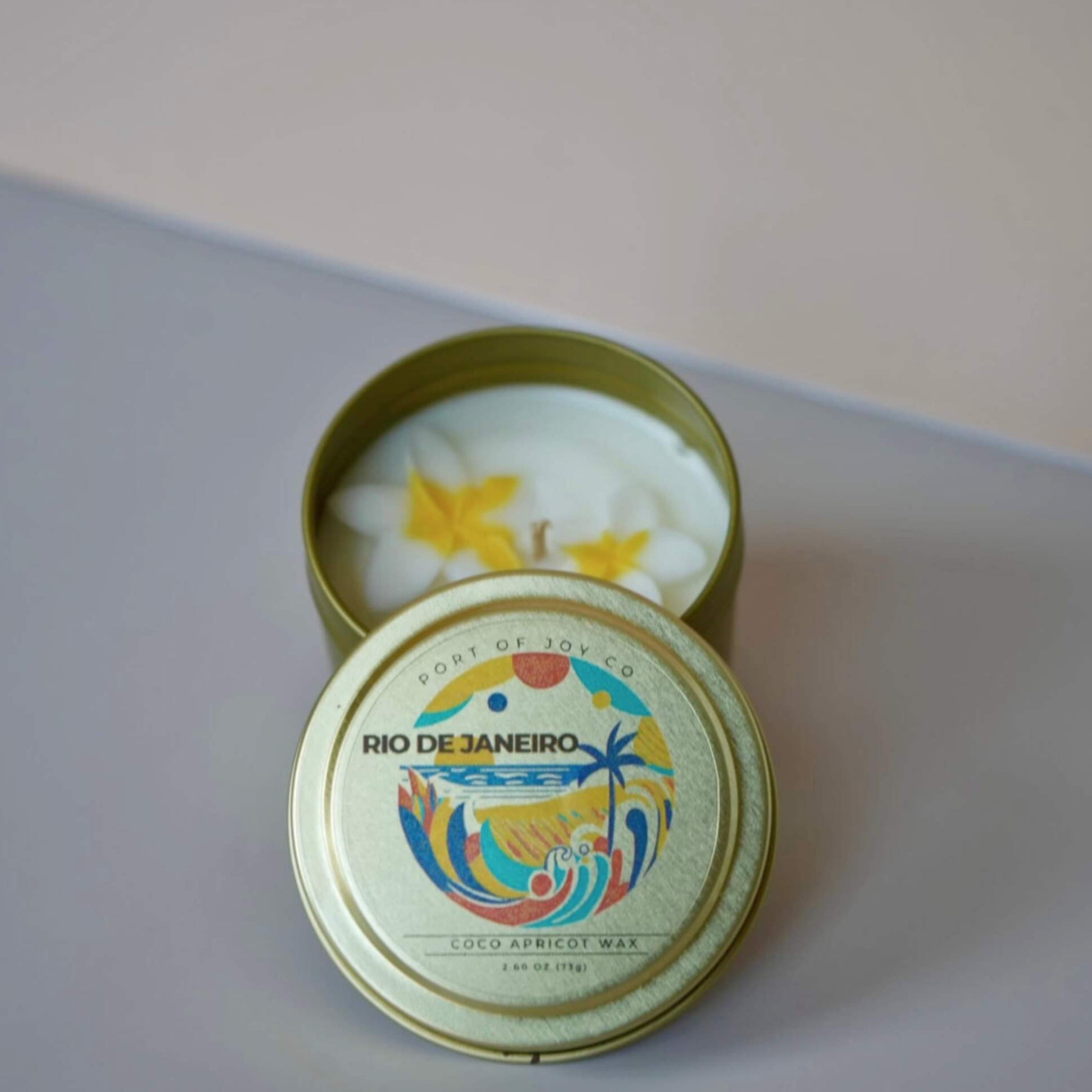 Open tin with 'Rio de Janeiro' design on a light gray background
