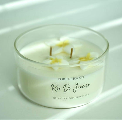 Two-wick coconut apricot wax candle inspired by warm summer evenings in Rio de Janeiro.
